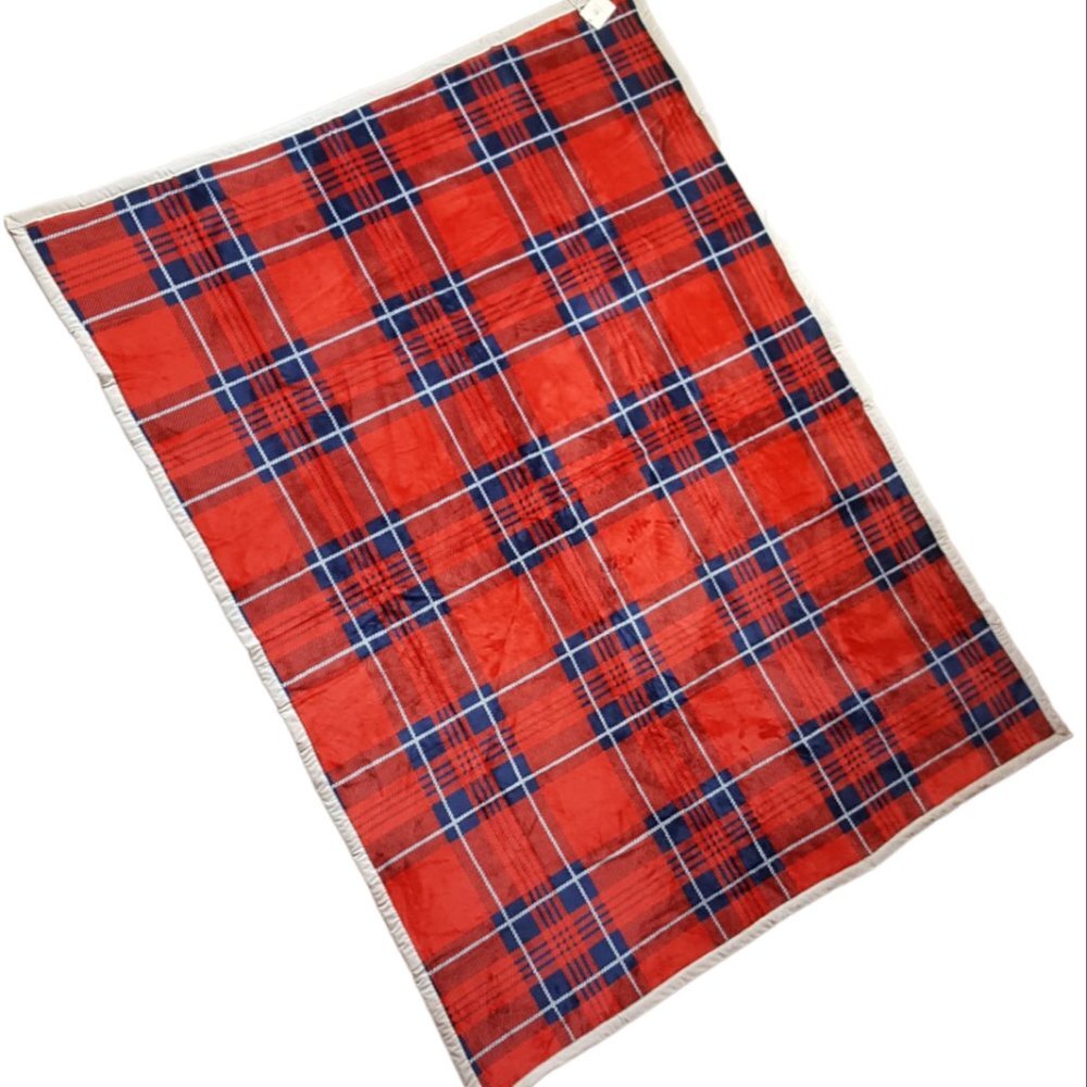 Blanket red white multi-purpose warm lining blanket couch bed, armchair - Picture 9 of 9